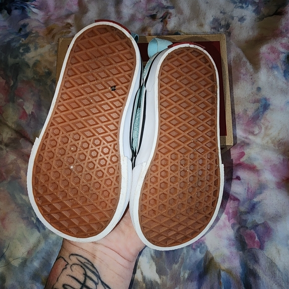 VANS - Picture 4 of 6